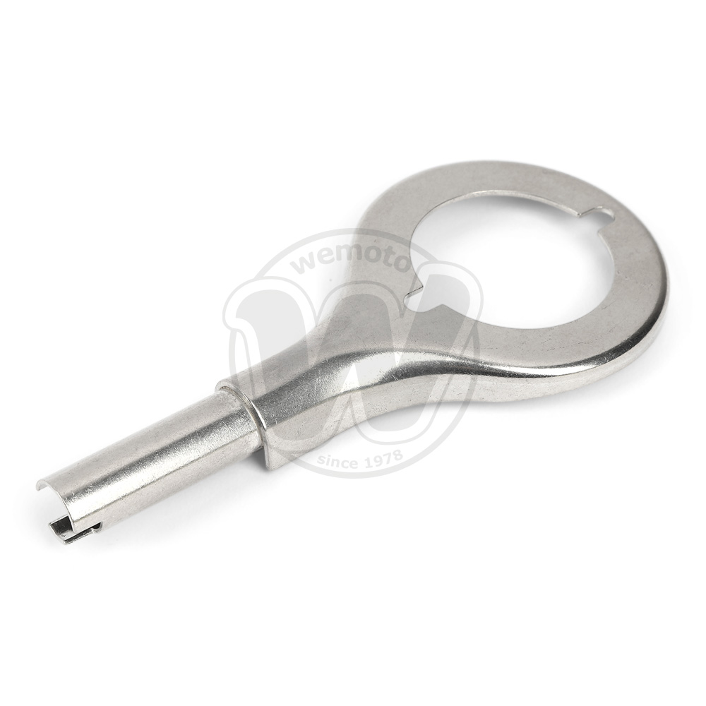 0VN9371_ad8142 two.jpg